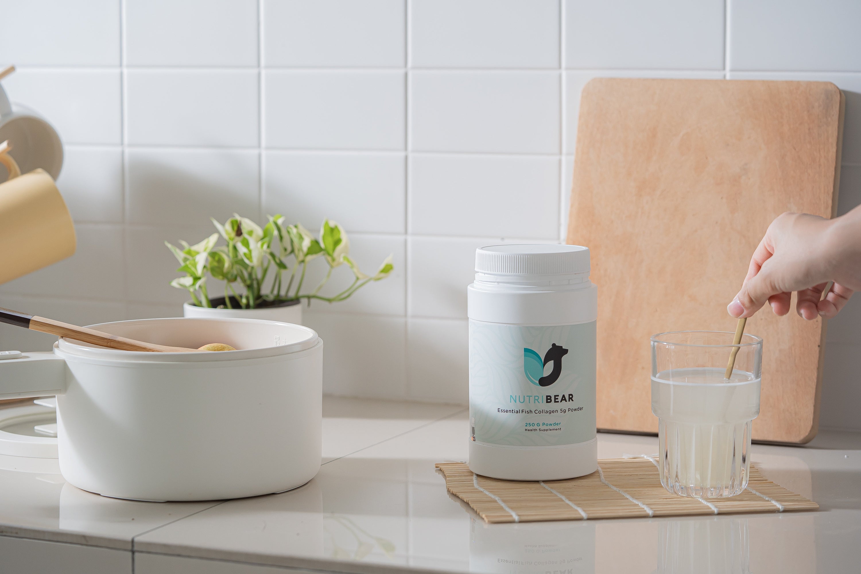 Sipping or Scooping? The Ultimate Guide to Collagen Powders vs. Liquid Collagen